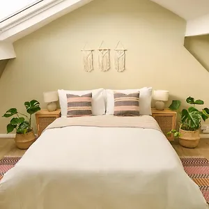https://wood-end-view-traditional-top-and-bottom-house.yorkshirehotels.net