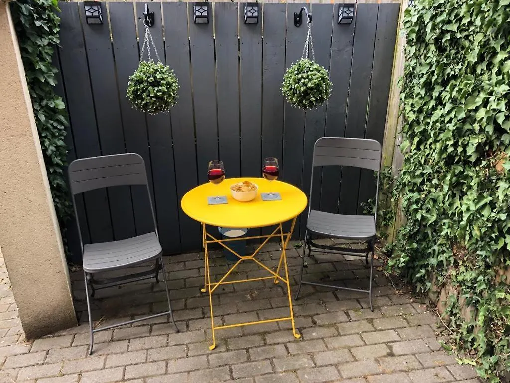 City Centre Townhouse-3 Bedrooms & Parking - Excellent Location Belfast United Kingdom