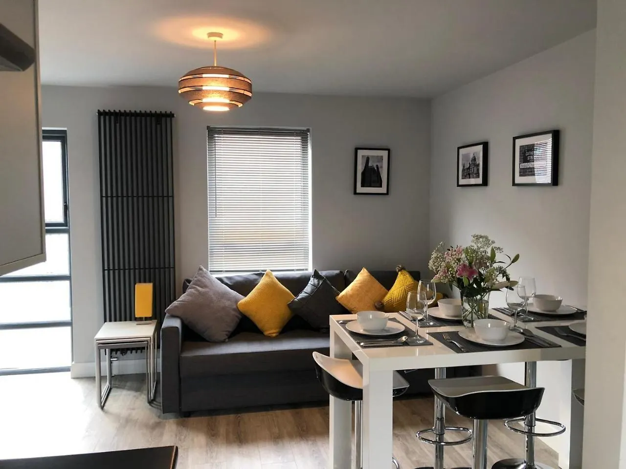 City Centre Townhouse-3 Bedrooms & Parking - Excellent Location Belfast Holiday home