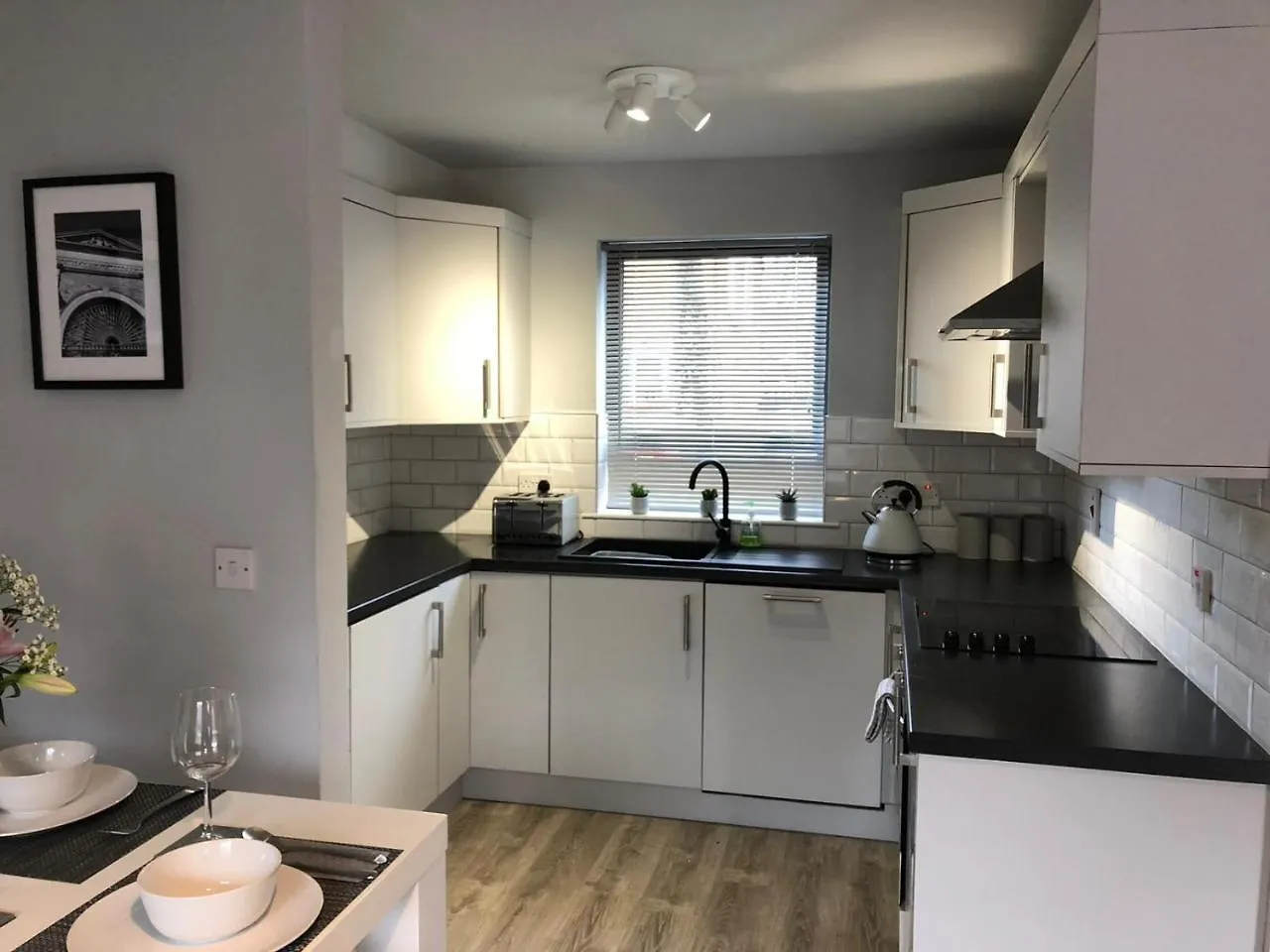 City Centre Townhouse-3 Bedrooms & Parking - Excellent Location Belfast 0*,  United Kingdom