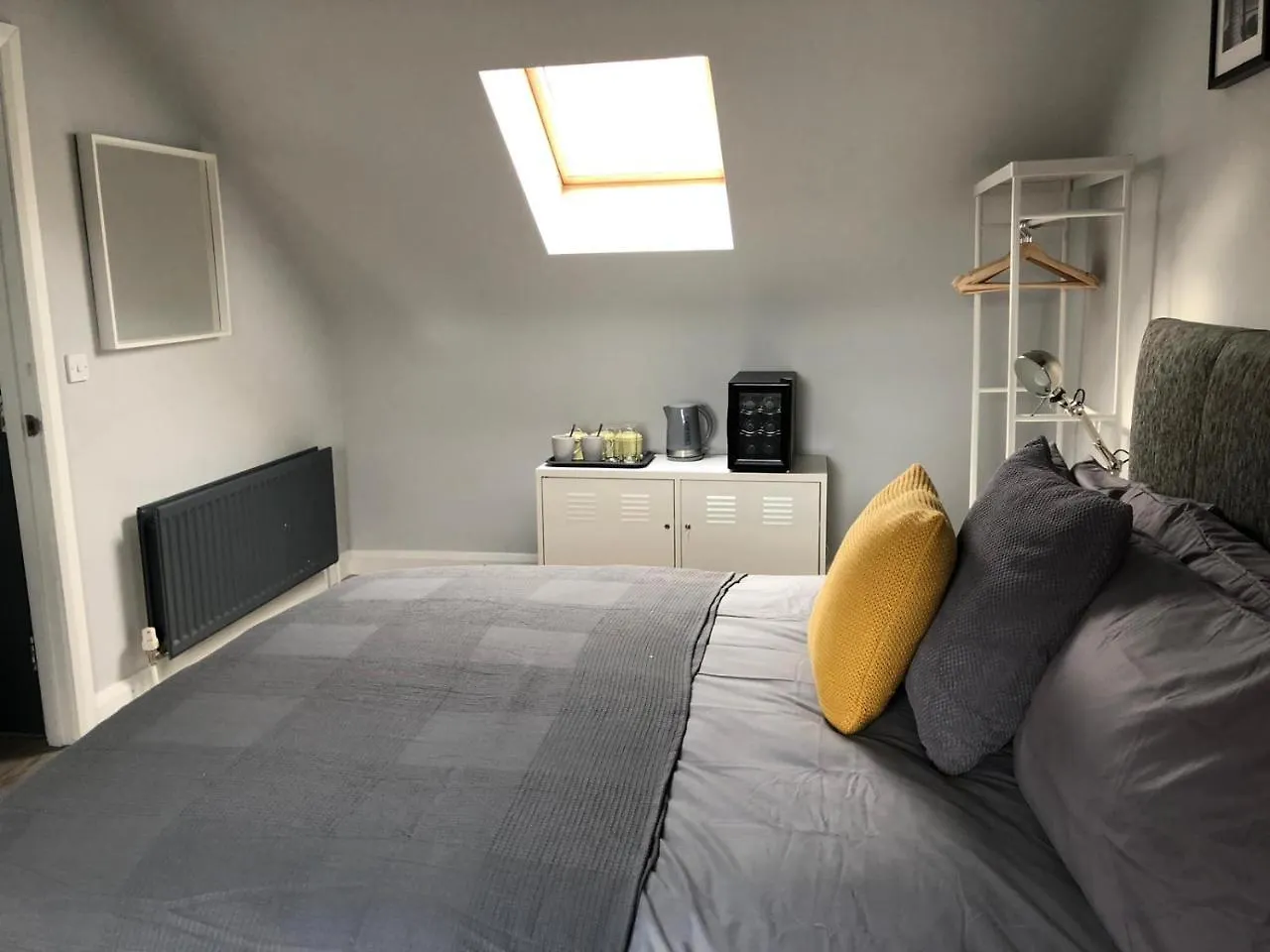 City Centre Townhouse-3 Bedrooms & Parking - Excellent Location Belfast