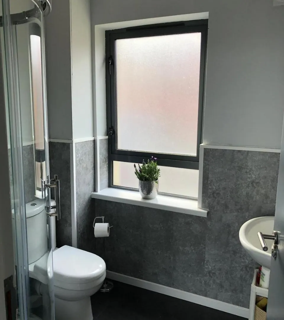 City Centre Townhouse-3 Bedrooms & Parking - Excellent Location Belfast